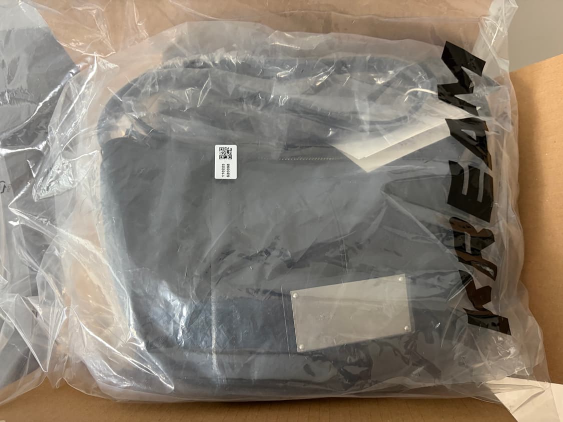 마뗑킴 리본 라운드백 블랙 판매합니다. 상품이미지2