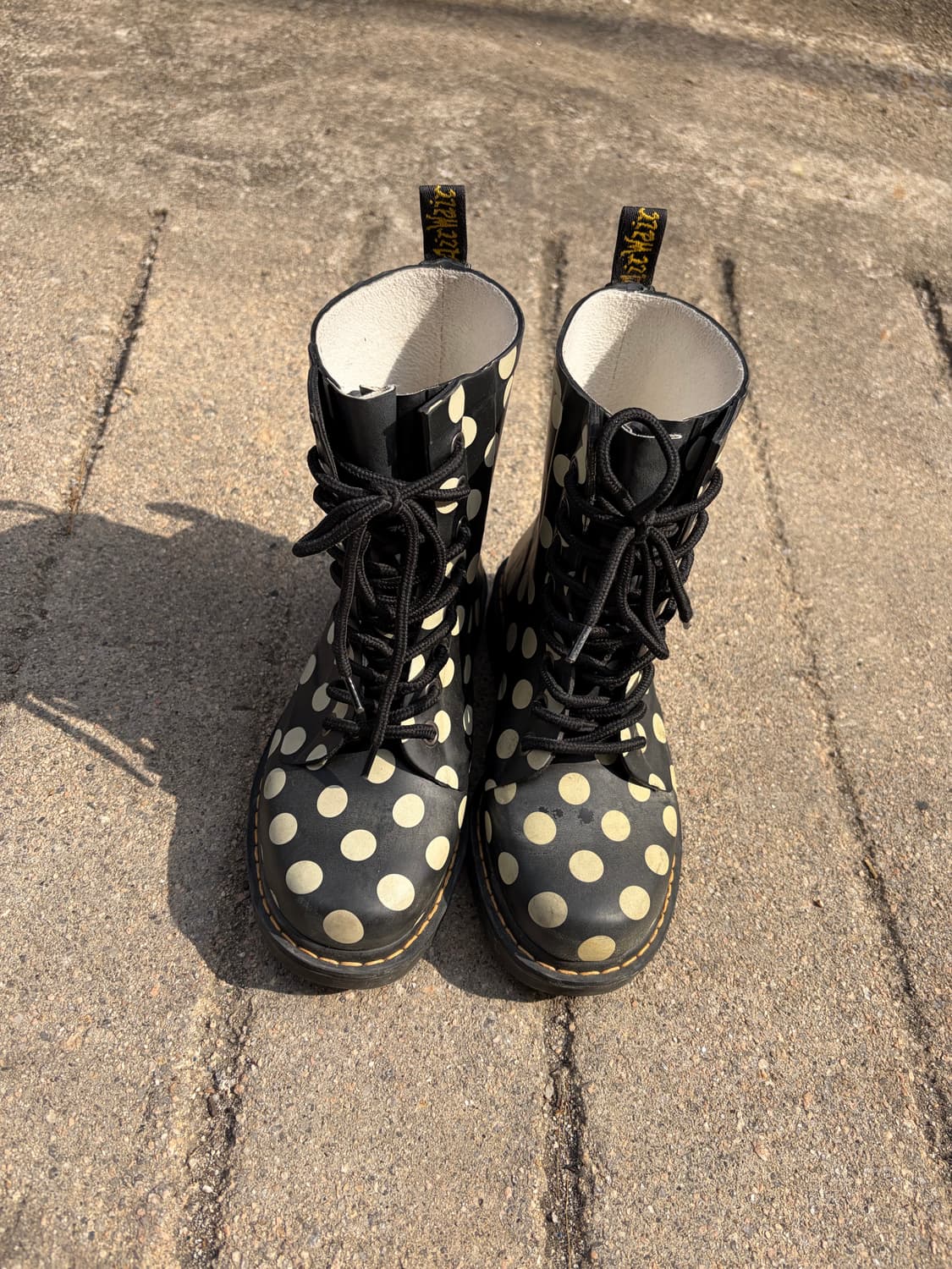 Dr. Martens 8홀 도트 패턴 부츠 220 상품이미지3