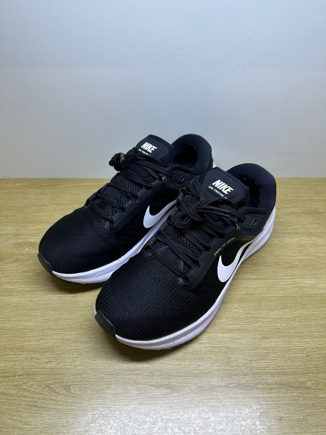 나이키 우먼스 에어줌 스트럭처24 러닝화 240 상품이미지1