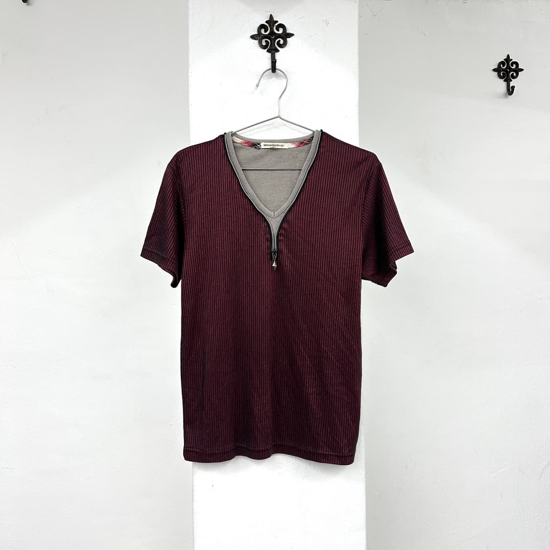 Semantic burgundy zip neck short sleeve 상품이미지3