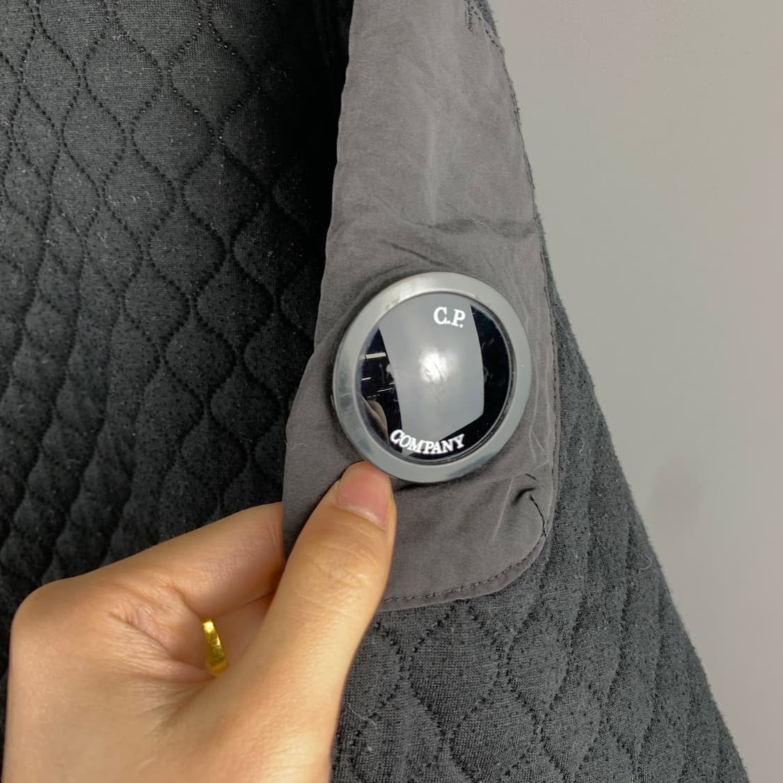 CP 컴퍼니 렌즈 와팬 퀼팅 맨투맨 상품이미지3