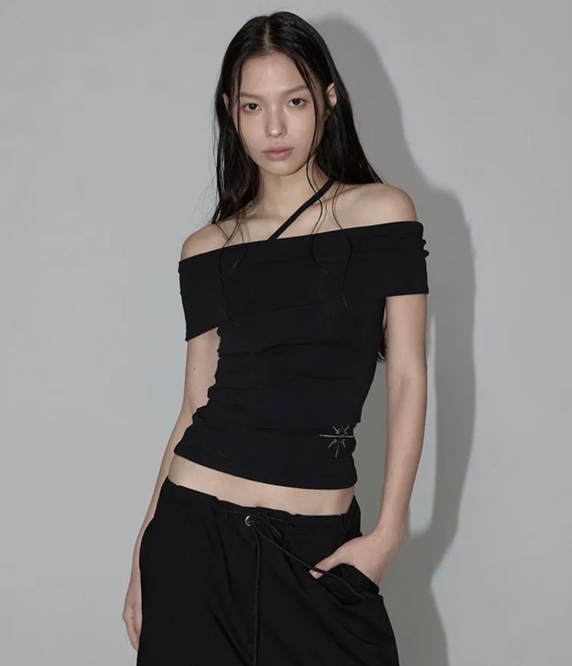 이네기 오프숄더 Embrace Off-Shoulder Top  상품이미지1
