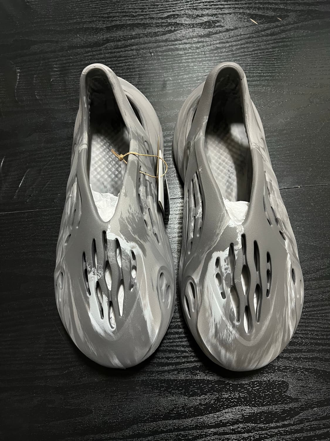 아디다스 이지 폼러너 믹스 그래닛 상품이미지1