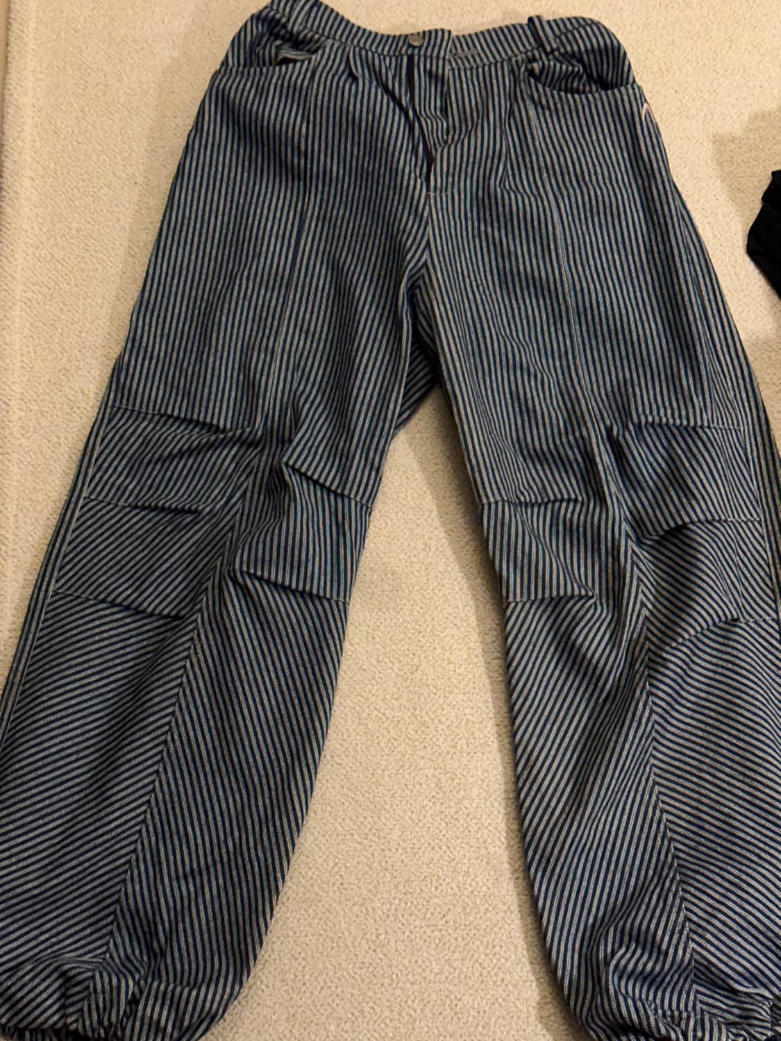 Knee Pin-tuck Stripe Denim Pants (Blue) 상품이미지2