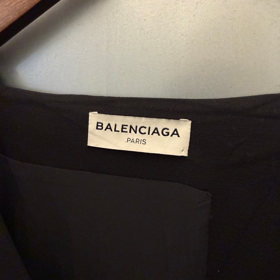 발렌시아가 13fw 크롭 랩 자켓 상품이미지5