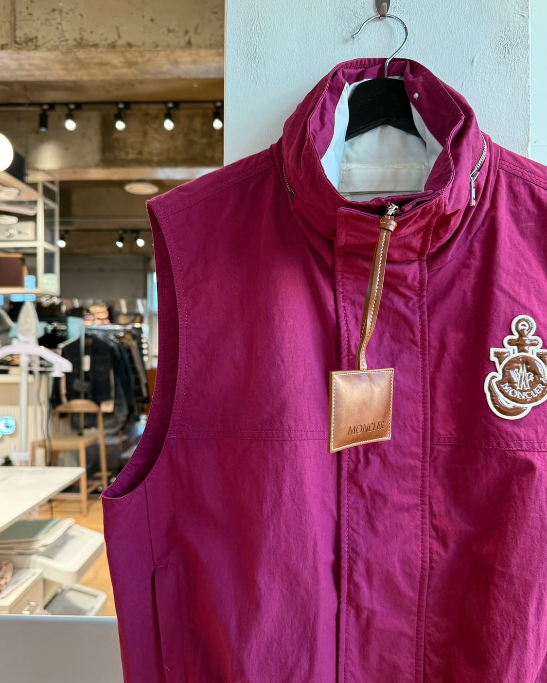 몽클레르 x jw앤더슨 핑크 트라이판 베스트 점퍼  상품이미지4