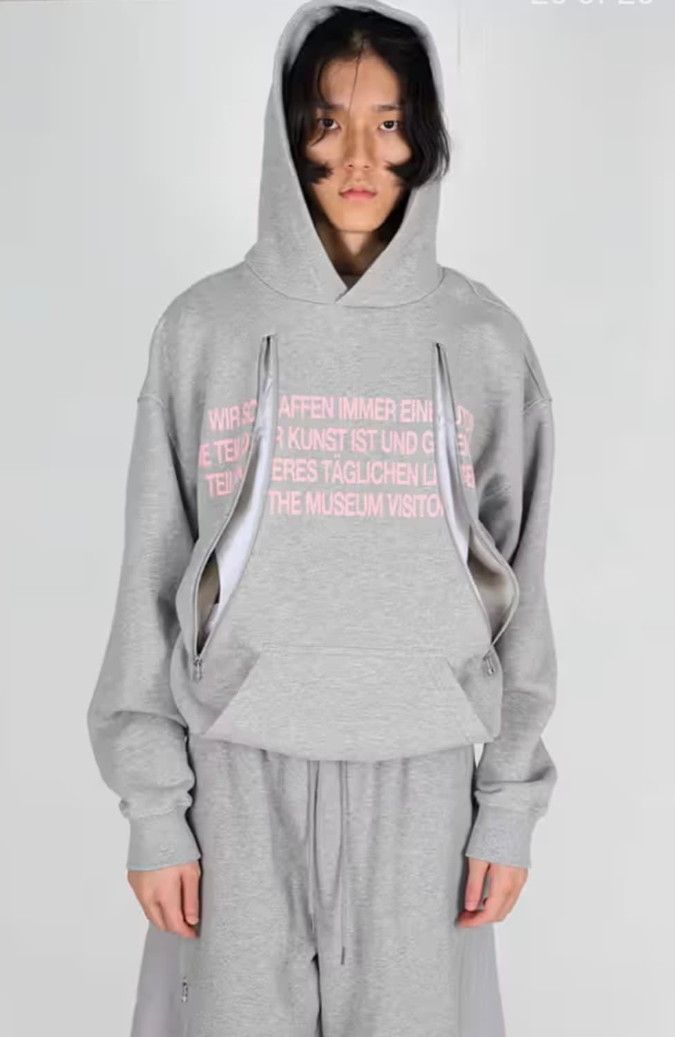더뮤지엄비지터 컷아웃 후드티 그레이 M 상품이미지1
