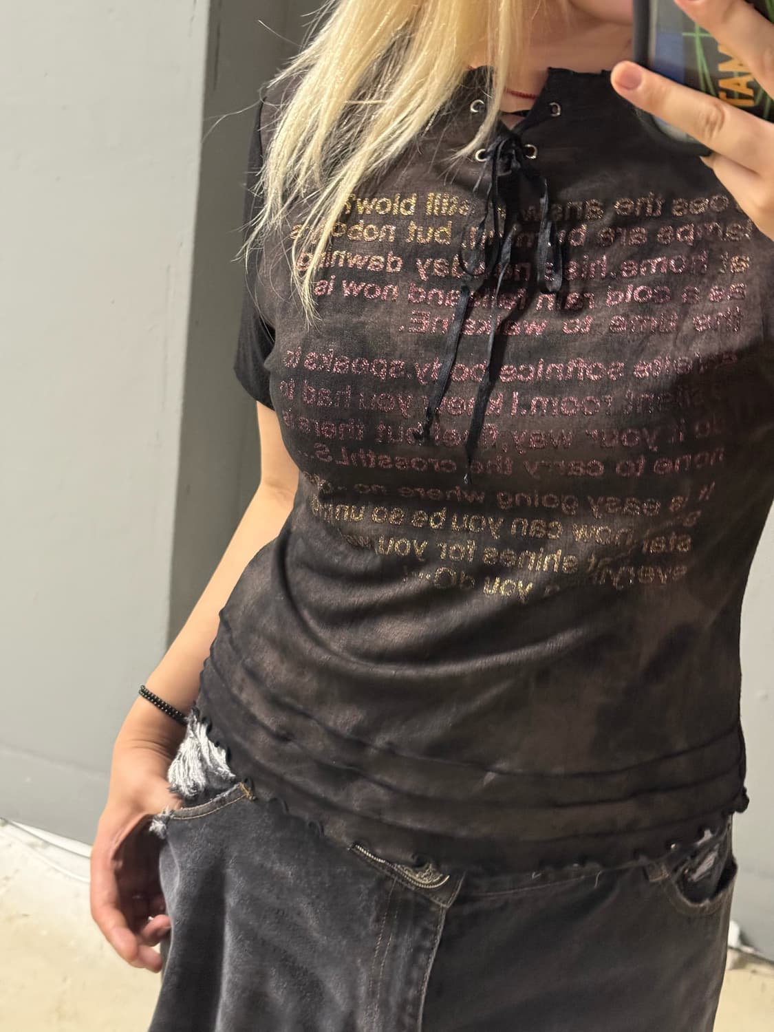 grunge printing lettering eyelet top  상품이미지3