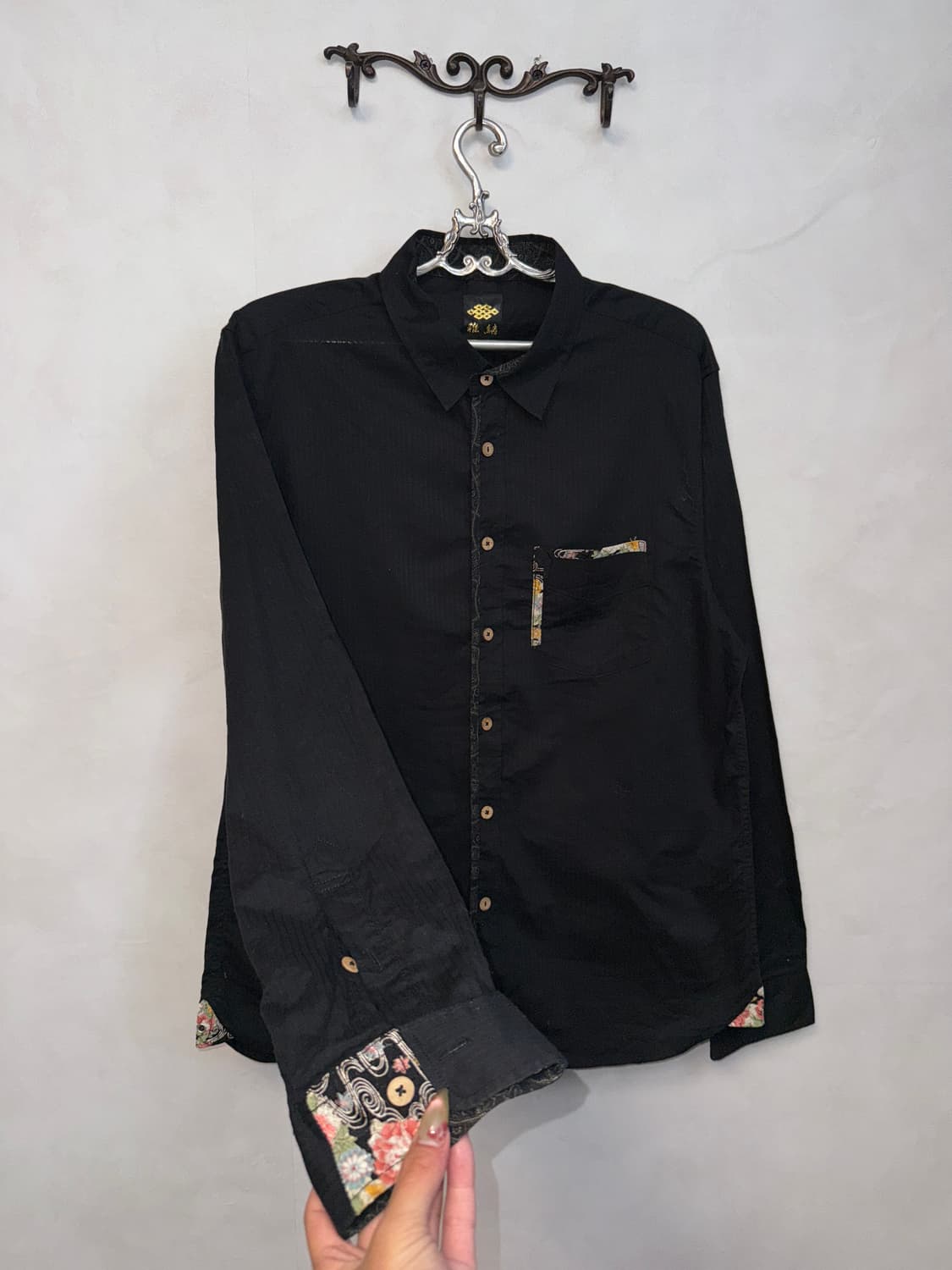 Black oriental detail over loose shirt 상품이미지2