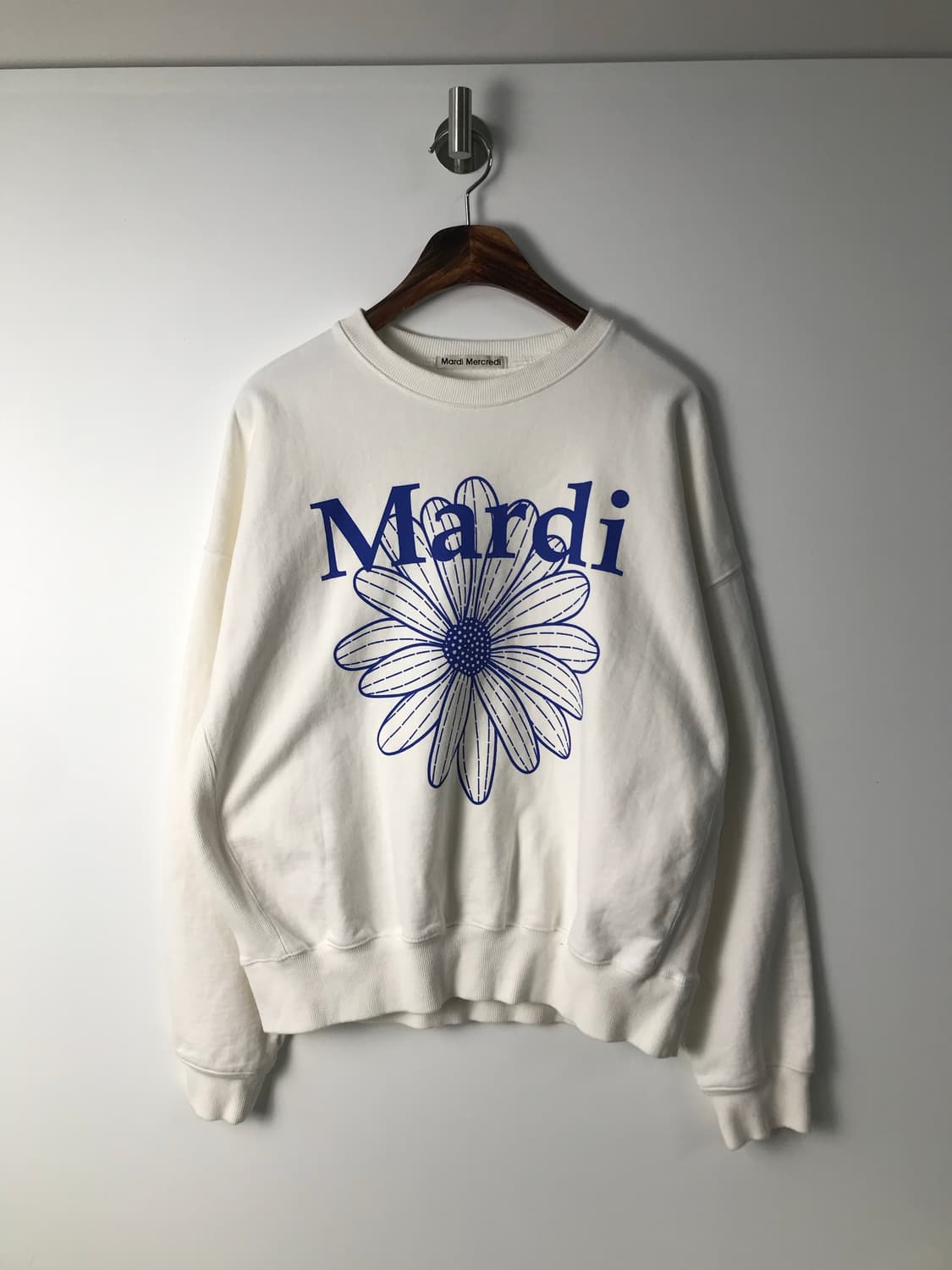 마르디 메크르디 빅로고 화이트 맨투맨 상품이미지2