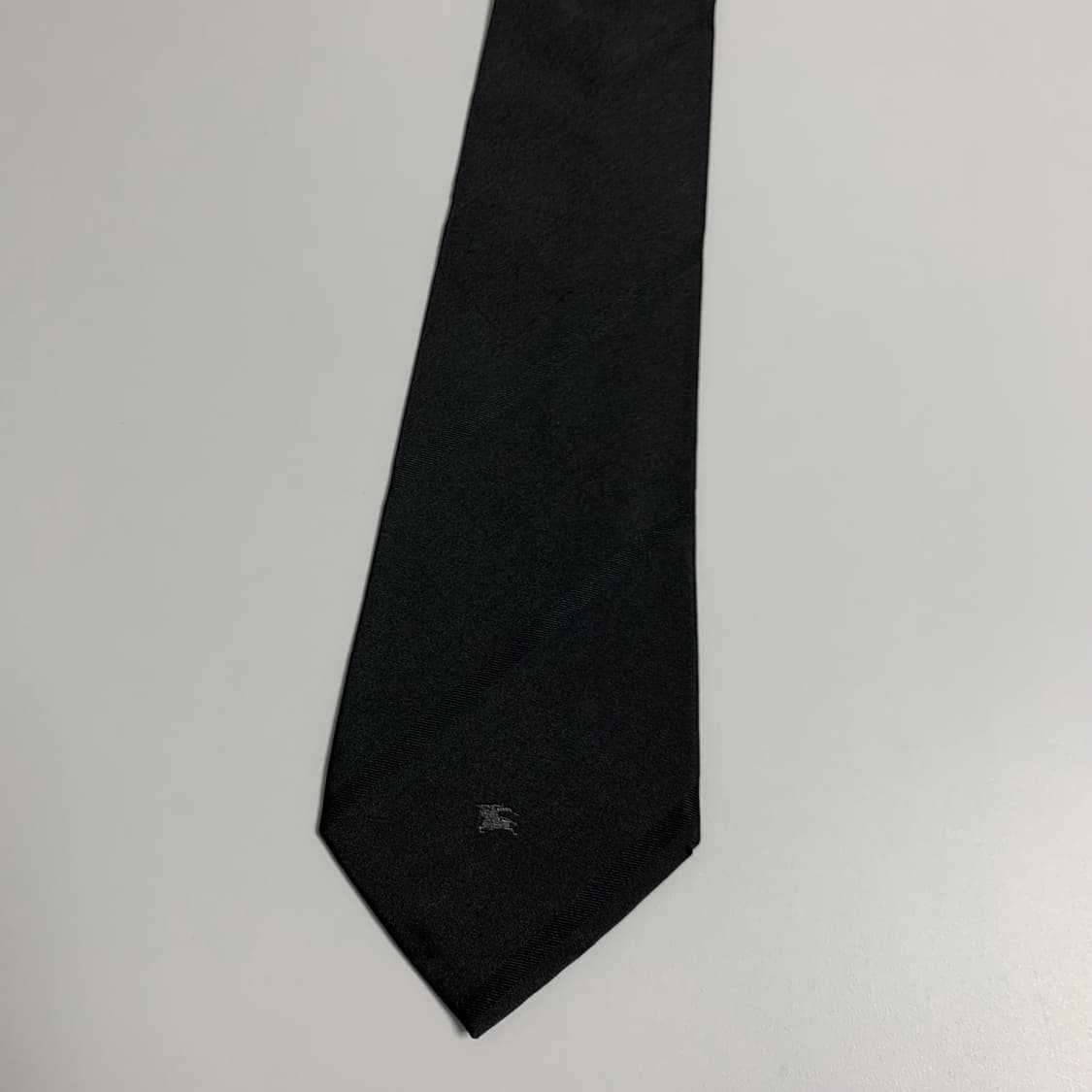 버버리(BURBERRY) 블랙컬러 스트라이프 명품넥타이 심플로고 A+ 상품이미지10
