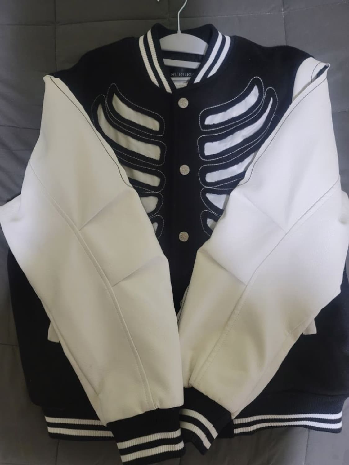 써저리 본 바시티 초판 M 극미중고 상품이미지1