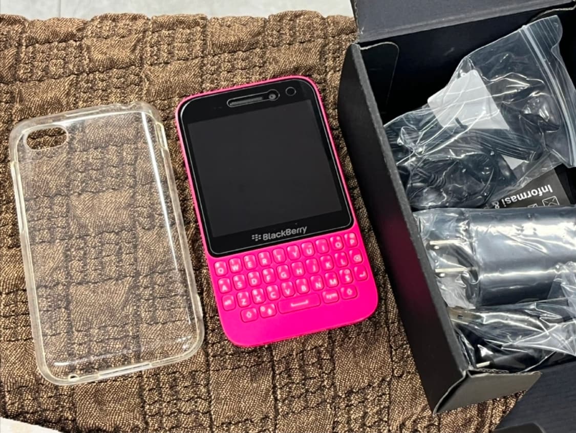 블랙베리 Q5 핑크 S급 상품이미지1