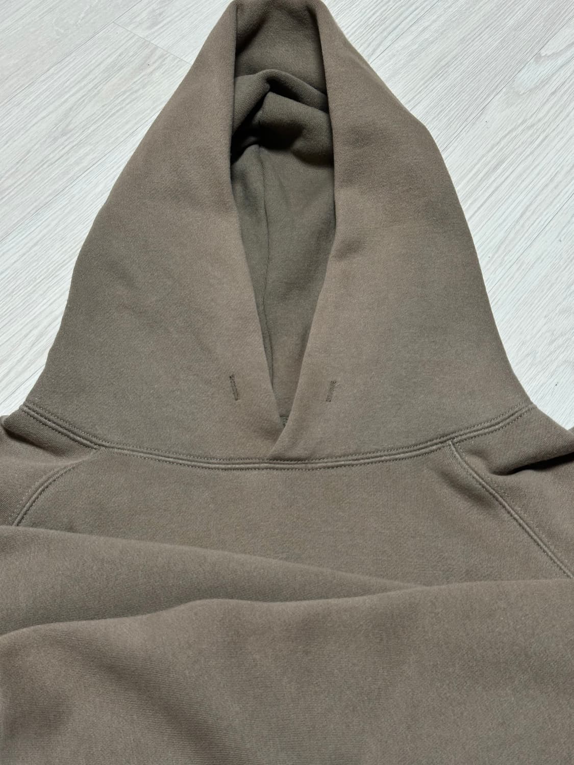 피어오브갓 에센셜 백로고 후드티 브라운 상품이미지8