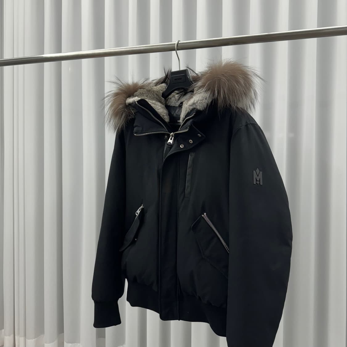 맥케이지 실버퍼 봄버 숏패딩
42  상품이미지3