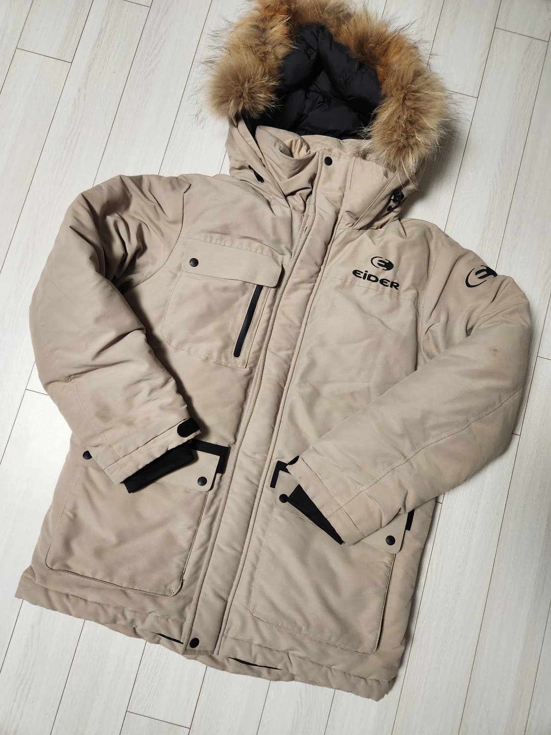 아이더 카라스 다운 패딩 지켓 사이즈95(m)

사용감 및 군데군데 오염 상품이미지1