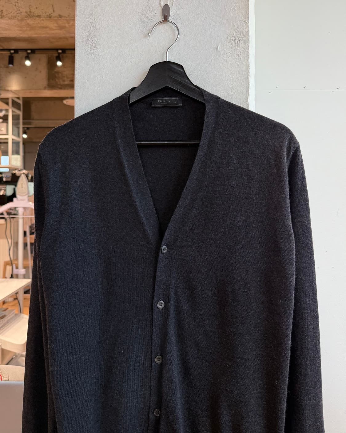 프라다 차콜 울 브이넥 가디건  상품이미지3
