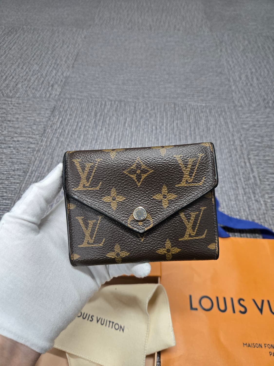 [특가][정품] 루이비통 빅토린월릿 삼단지갑 상품이미지1
