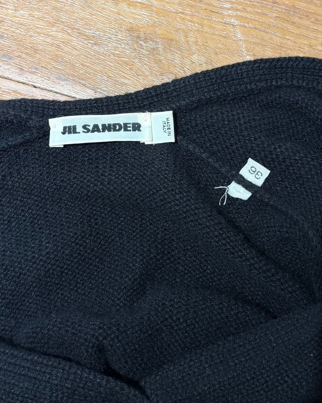 질샌더 블랙 딥 브이넥 캐시미어 니트 롱 슬리브 상품이미지7