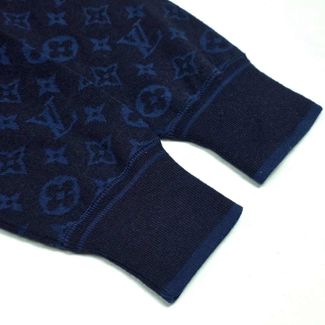 루이비통 모노그램 캐시미어 니트 상품이미지4