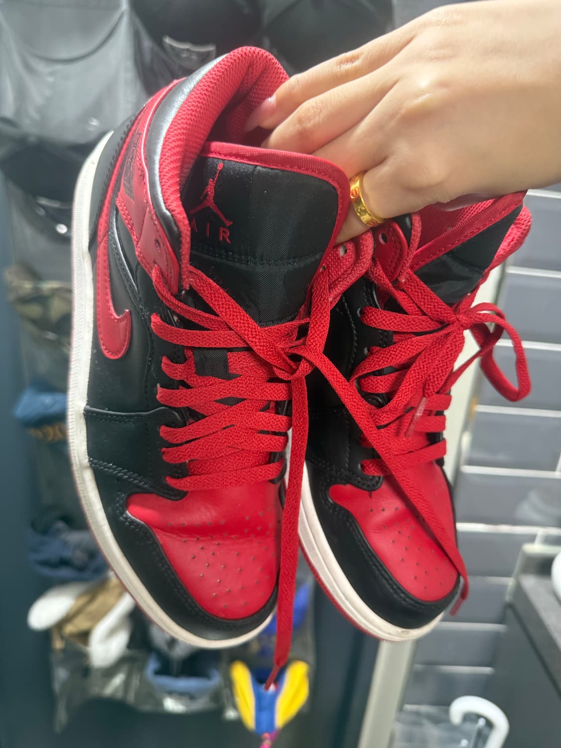 나이키 에어 조던 1 미드 짐레드 블랙 상품이미지4