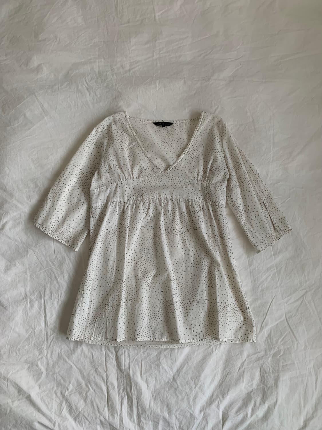 화이트 픽셀 블라우스 상품이미지1