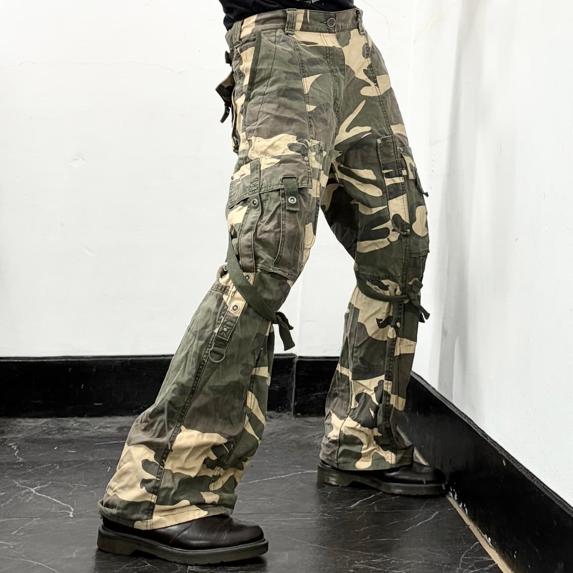 Well Spring 카모 본디지 부츠컷 카고 팬츠 상품이미지1