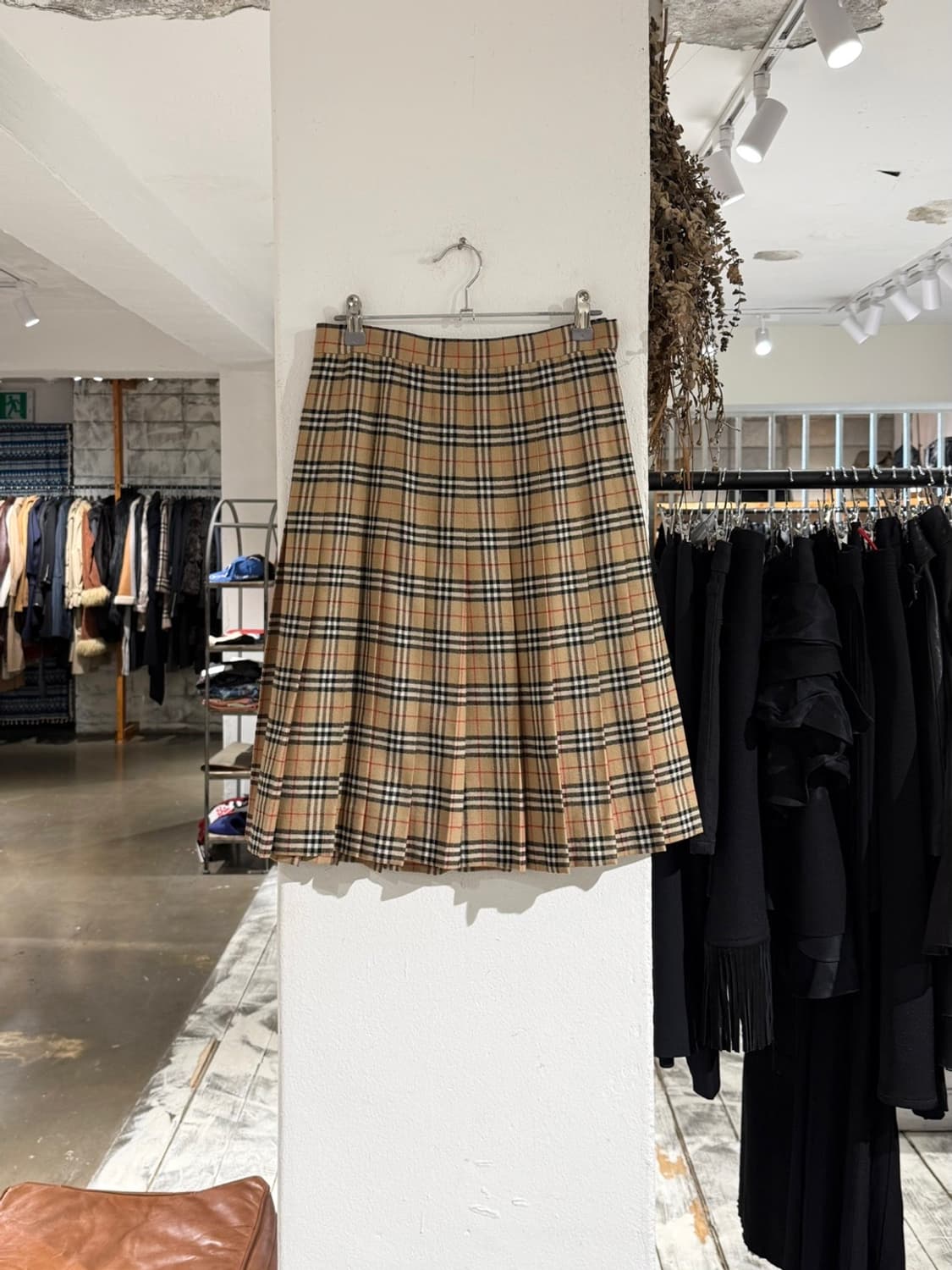 버버리 베이지 노바체크 플리츠 미디 스커트 상품이미지1