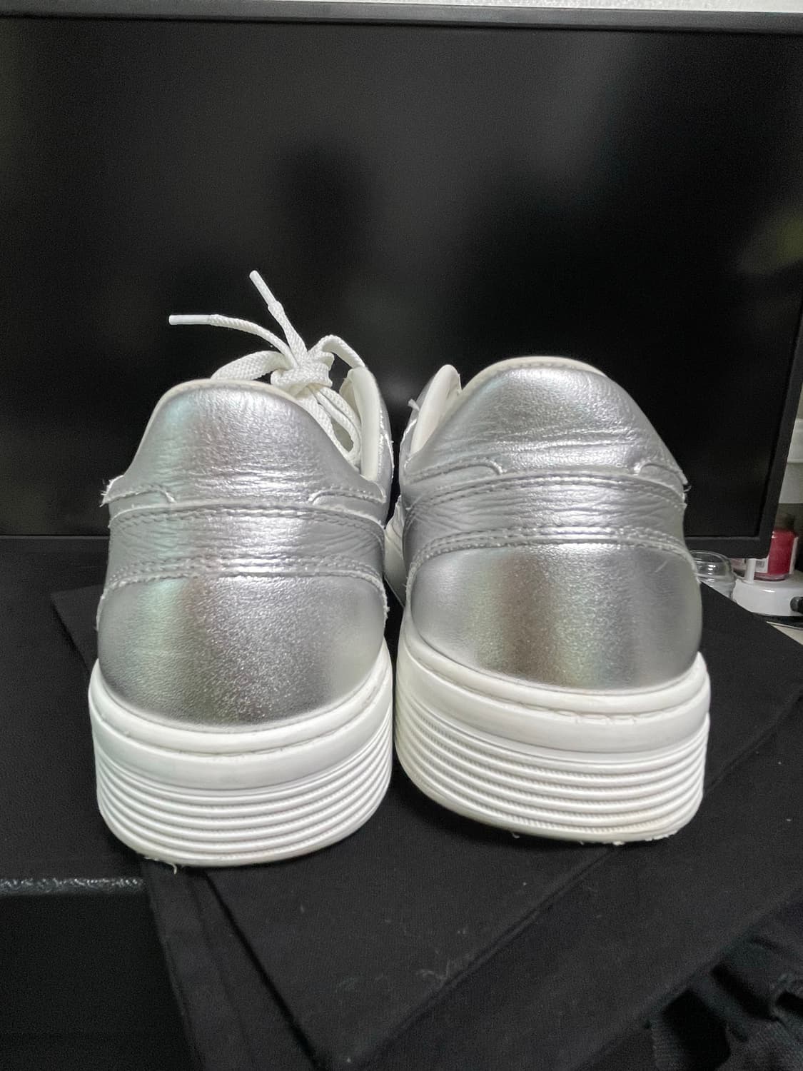 [38.5] 샤넬 CC 로고 포스 라미네이트 실버 스니커즈 상품이미지7