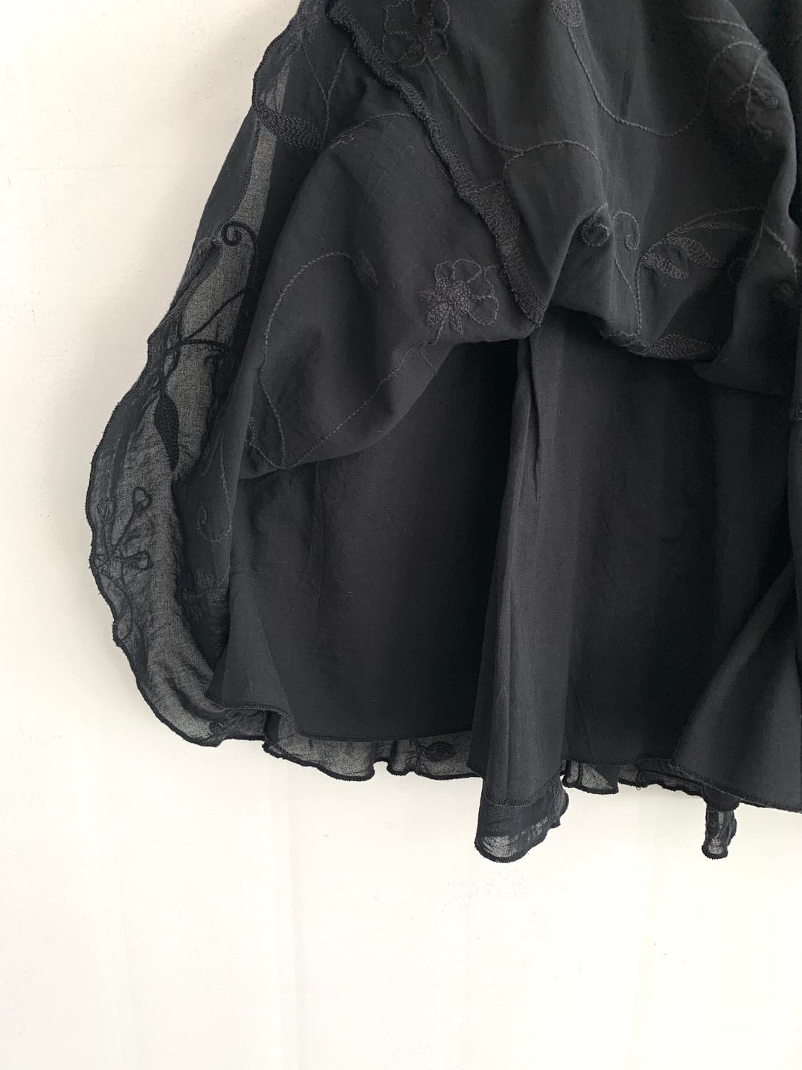 Black Embroidered Midi Skirt 상품이미지9