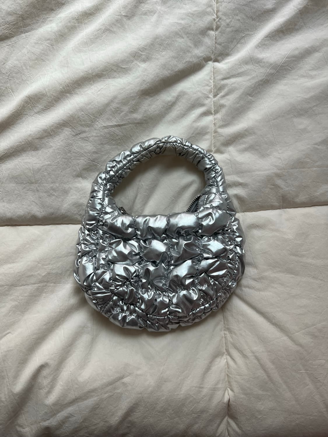 코스 실버 미니 구름가방 상품이미지1