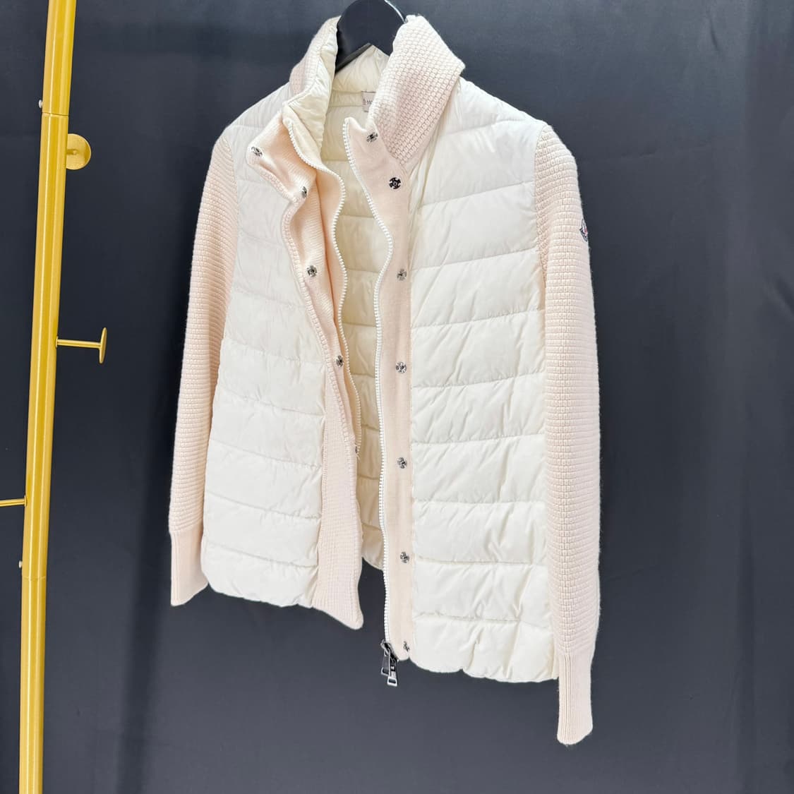 [M사이즈] 몽클레어 트리콧 여성 니트패딩 아이보리 상품이미지3