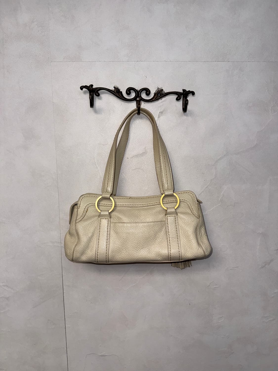 Anne Klein ivory stitch tassel 숄더백  상품이미지5