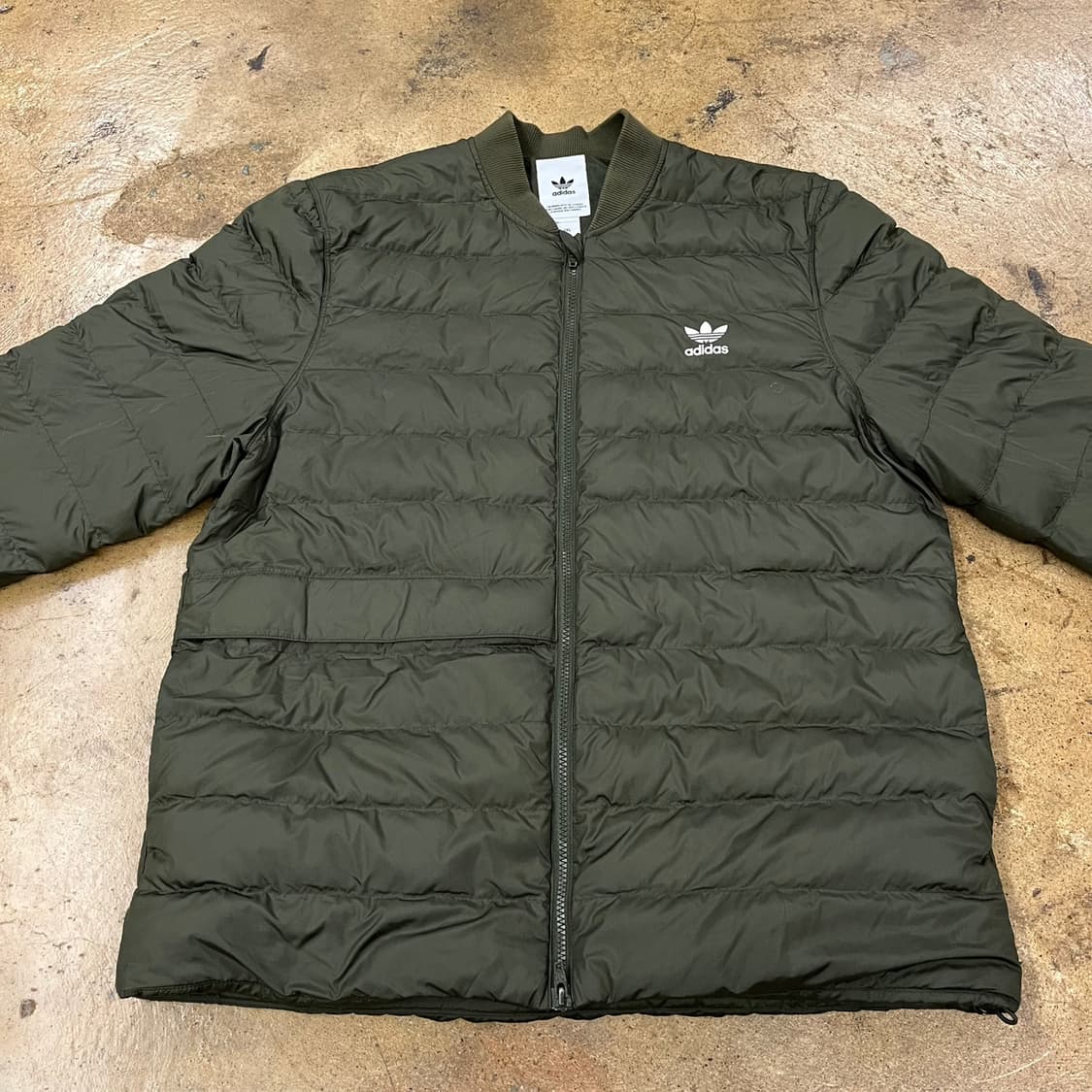 아디다스 카키 경량 패딩  상품이미지3