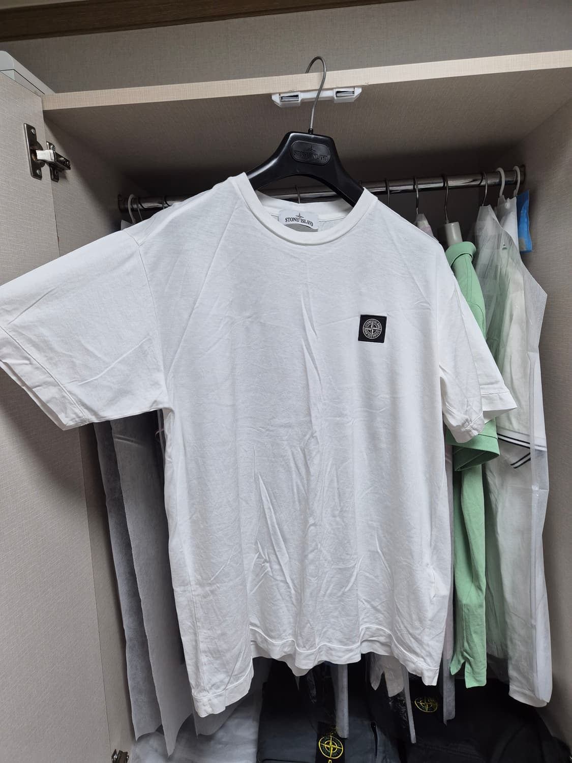 새상품컨디션 100-L 스톤아일랜드 반팔티 상품이미지1