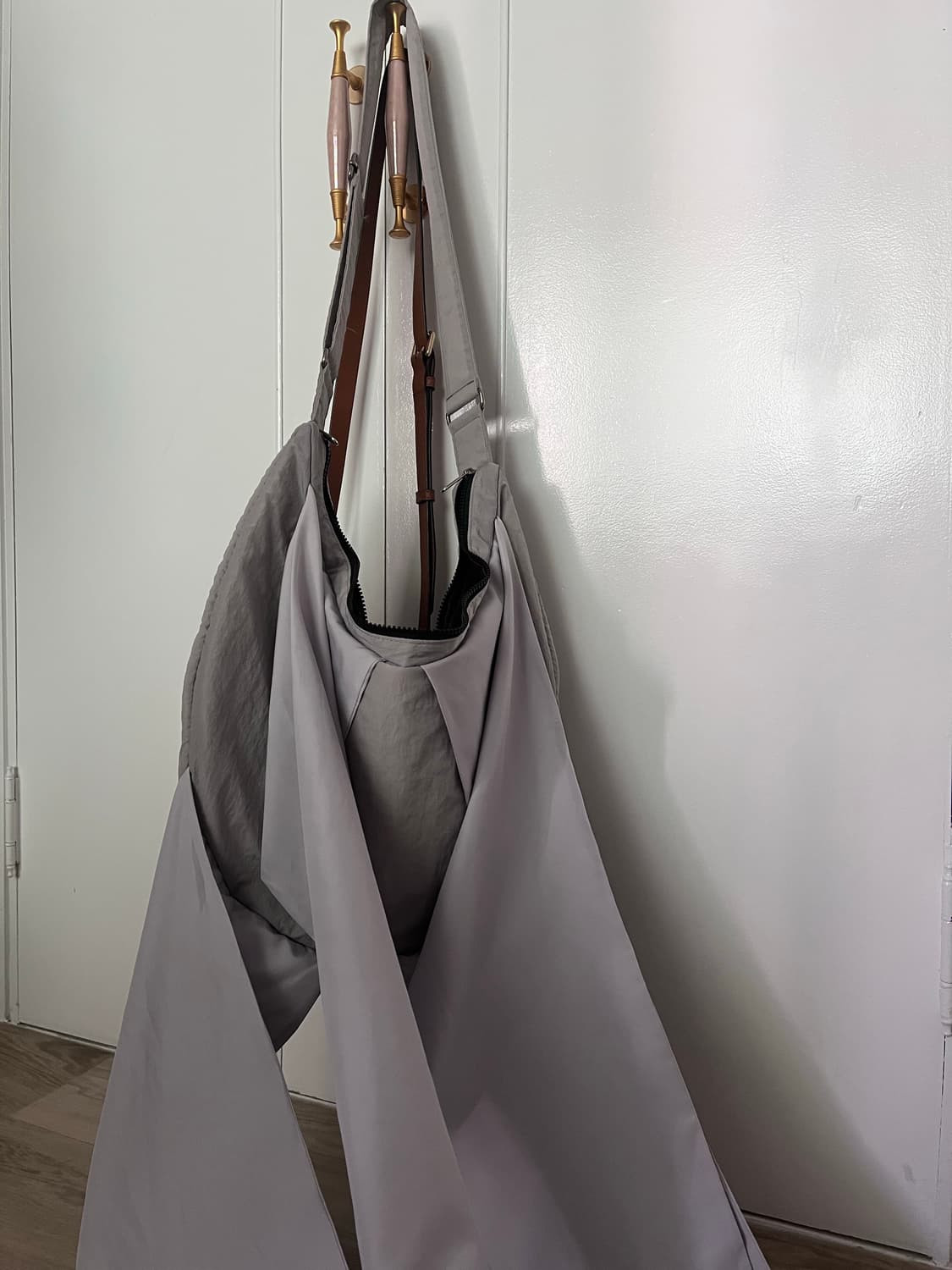 이우가마카라스 Knotted Shoulder Bag 상품이미지4