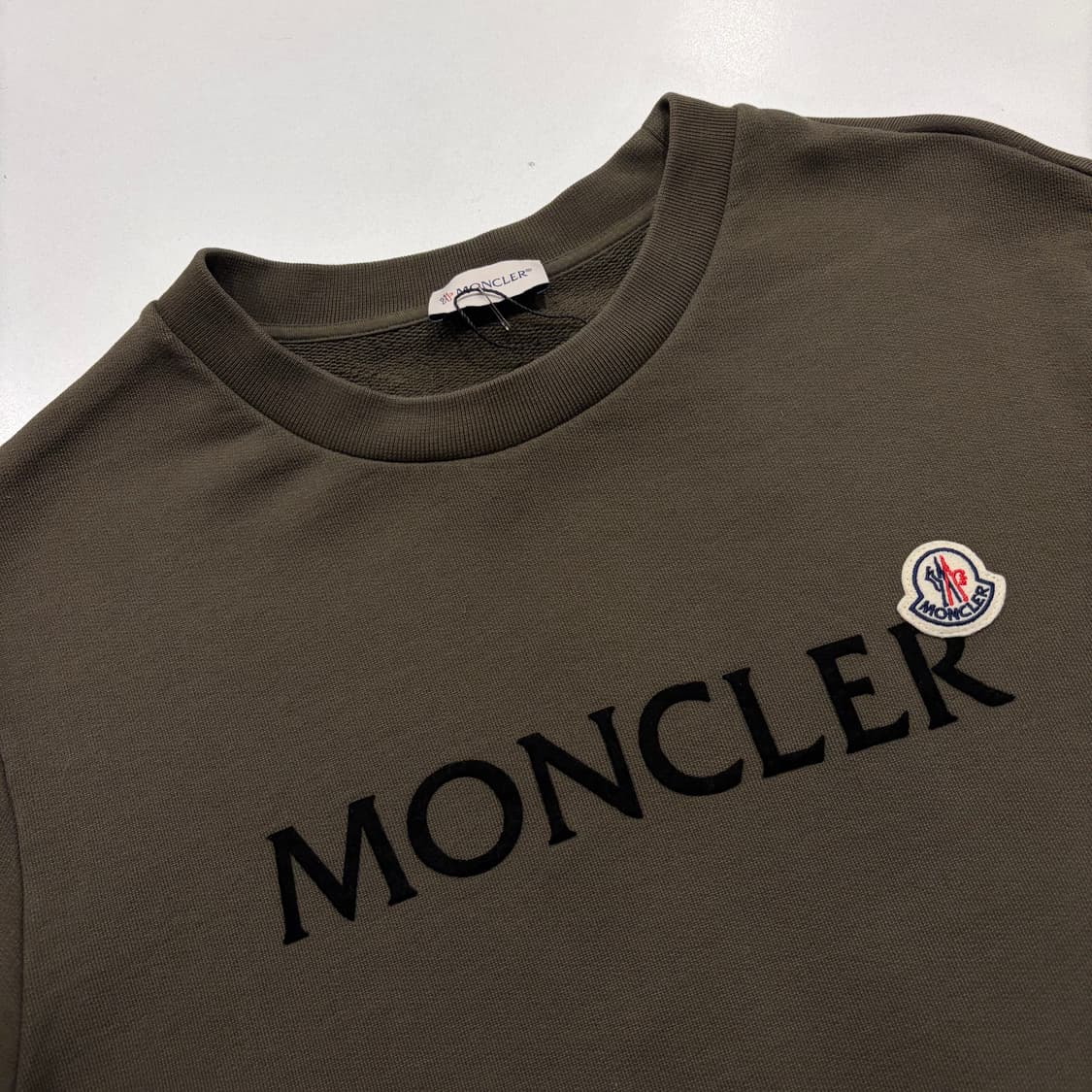 [M] 몽클레어 수입택 로고 맨투맨 카키 C745 상품이미지3