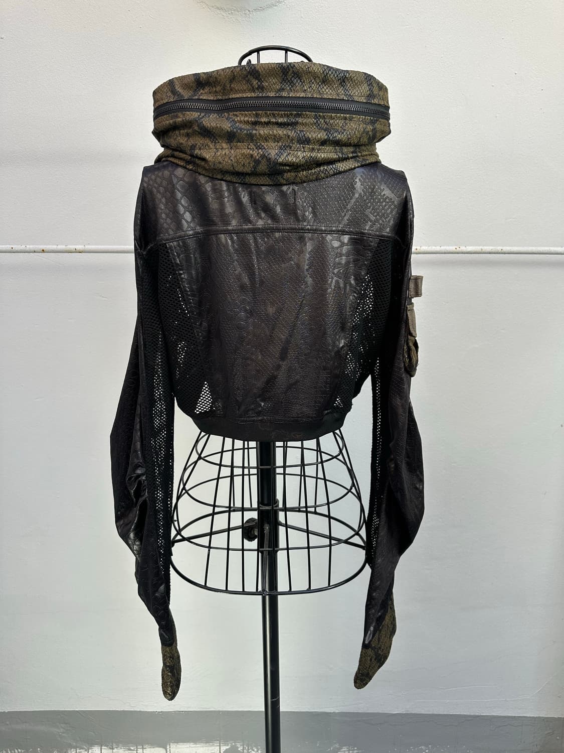 Qutie Frash 파이톤 크롭자켓 상품이미지4