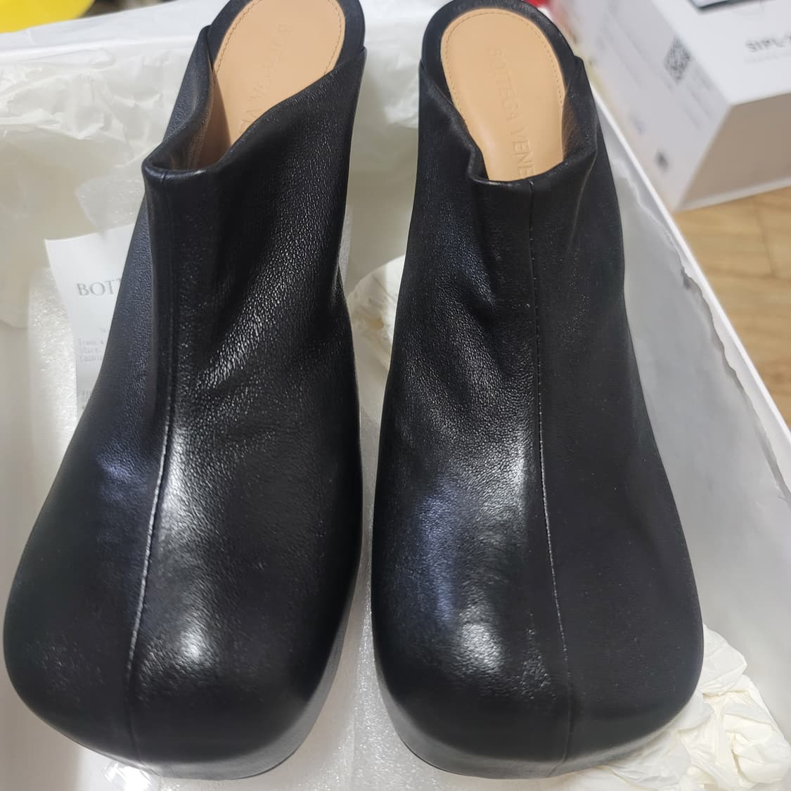보테가베네타 볼드 힐 레더 뮬 샌들(새상품) 상품이미지4