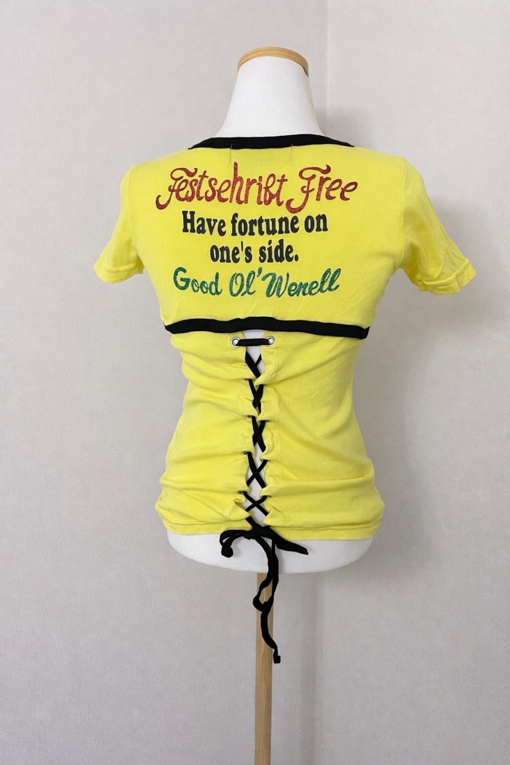 Y2K 레이스업 백 디테일 옐로우 슬림 티 상품이미지1