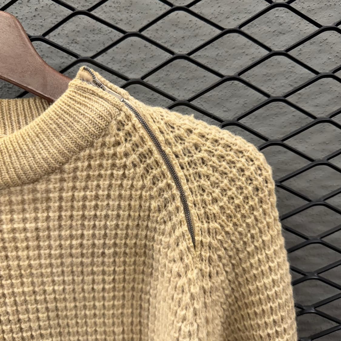 USA VINTAGE 와플 울니트 라운드넥 숄더지퍼 디테일 아이보리 상품이미지6