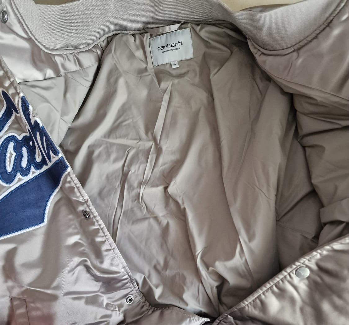 칼하트 WIP 레터링 스타디움 자켓 상품이미지5