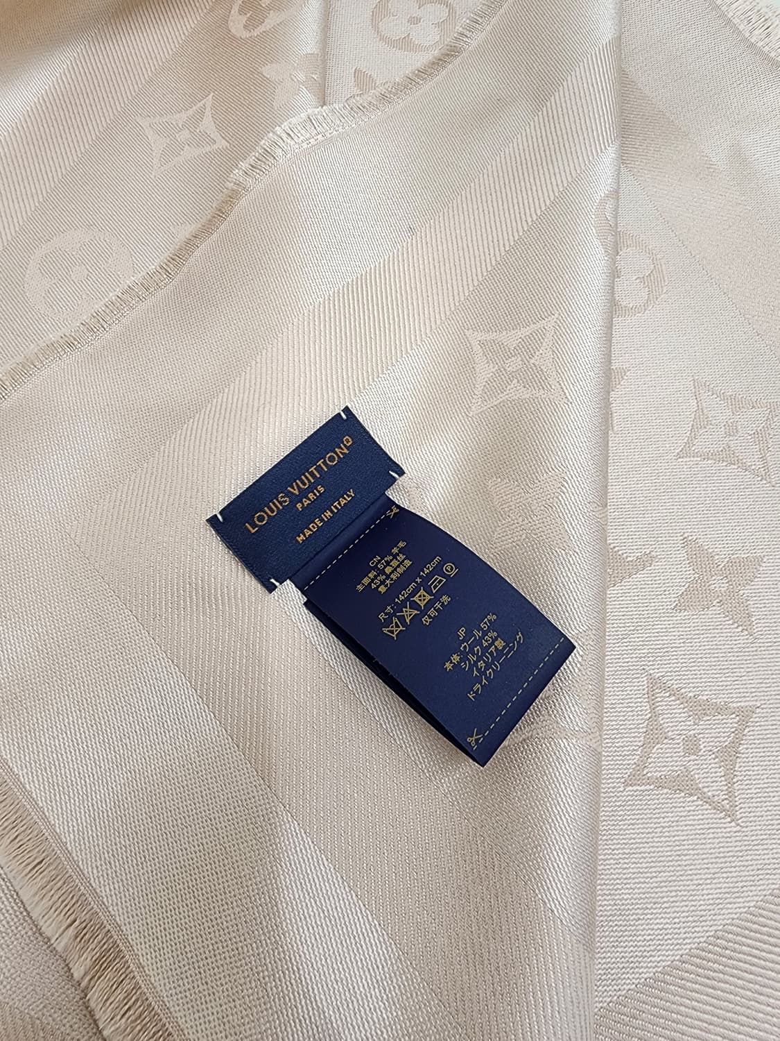 루이비통 M96978 모노그램 클래식 숄 라이트베이지 상품이미지4