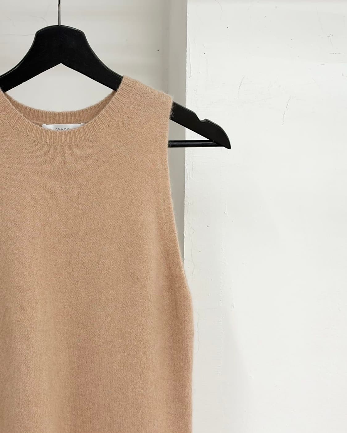 빈스 베이지 슬리브리스 크루넥 니트 원피스  상품이미지3