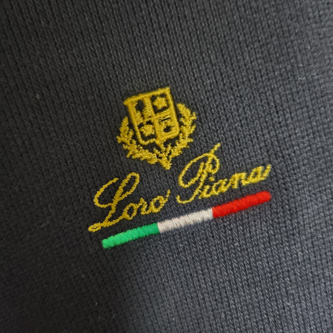 로로피아나 여성 맨투맨
사이즈 L / 사용감 적음 상품이미지4