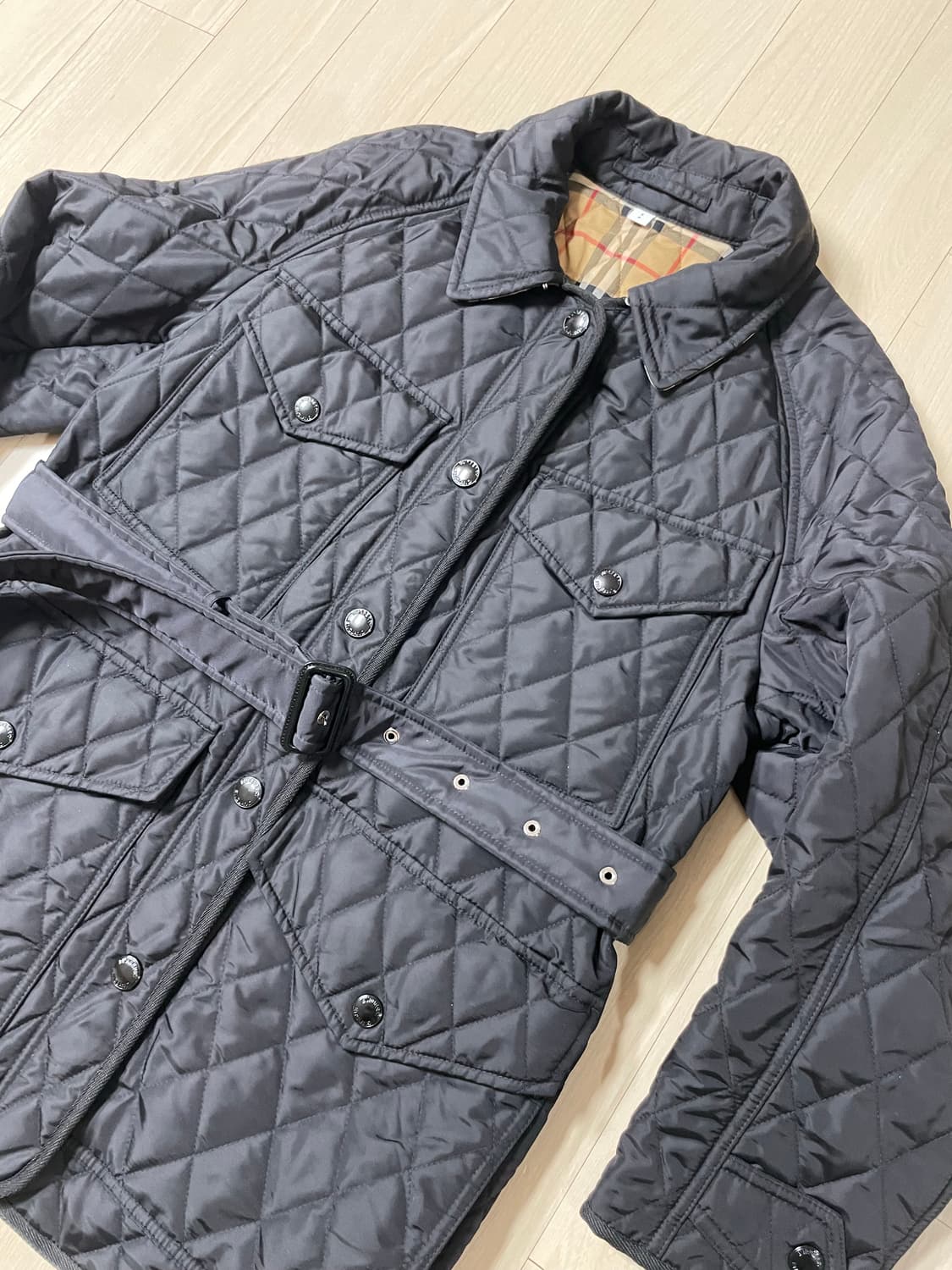 버버리 다이아몬드 퀼팅 벨티드 자켓 블랙 S 상품이미지6