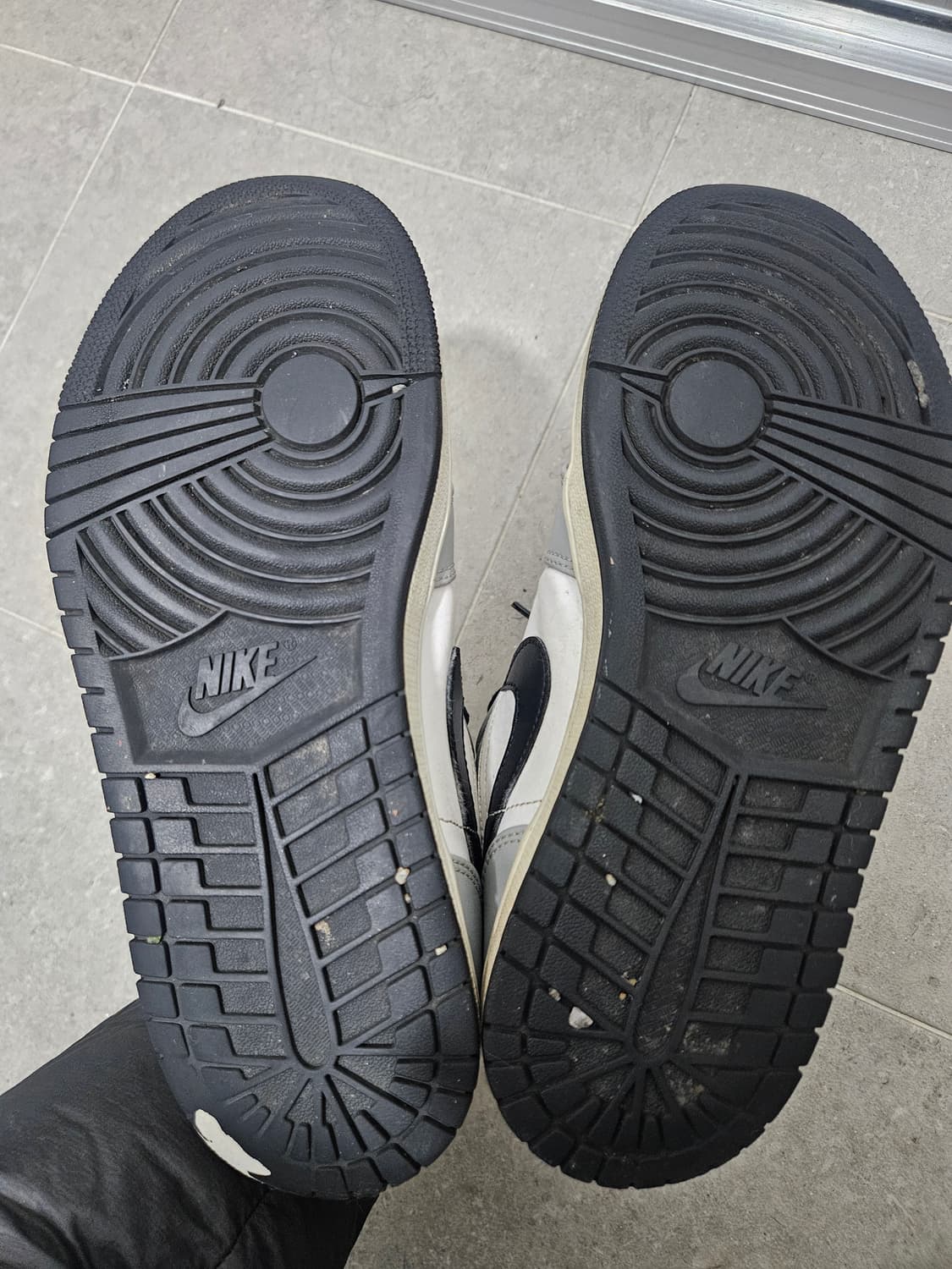 나이키 조던1 로우 스모크그레이 상품이미지3