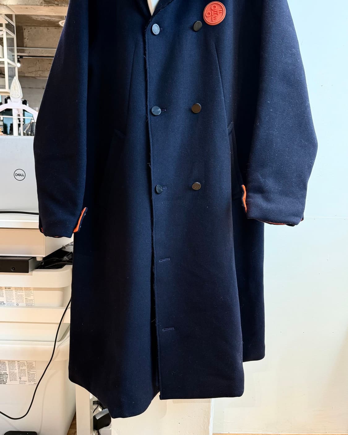 오프화이트 네이비 더블 패브릭 OMEA 제티드 포켓 센터 벤트 코트 상품이미지6