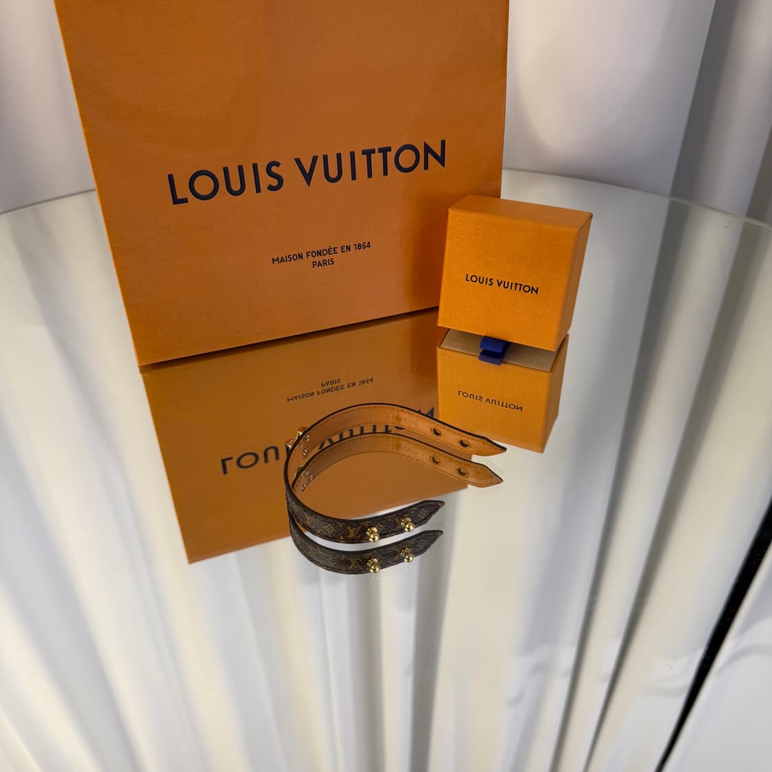 (17)루이비통 모노그램 에센셜 V 팔찌  상품이미지4