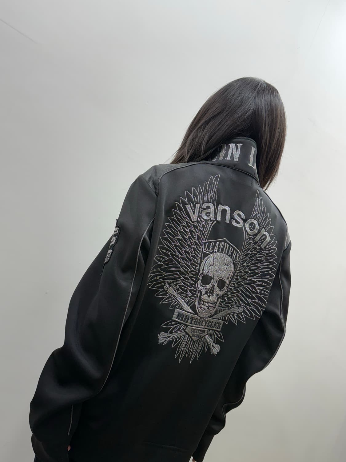 밴슨 오버핏 스컬 로고 집업 상품이미지1